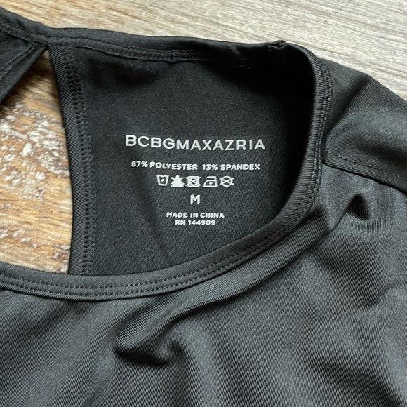 NWT BCBG Max Azria Performance Long Sleeve Mesh Pullover Workout Top Keyhole - Picture 7 of 7